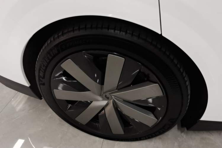 Used Li Auto i6 2025 Model Four-Wheel-Drive Standard Type Exterior 5