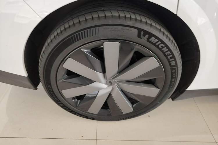 Used Li Auto i6 2025 Model Two-Wheel-Drive Standard Type Exterior 5
