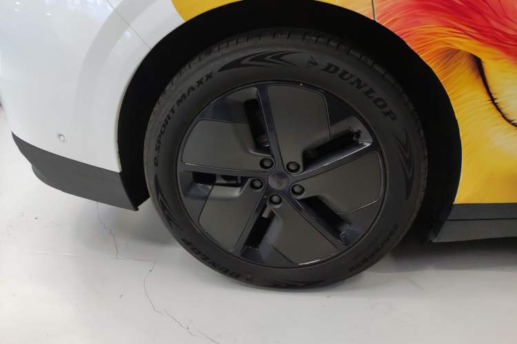 Used Li Auto i6 2025 Model Two-Wheel-Drive Standard Type Exterior 5