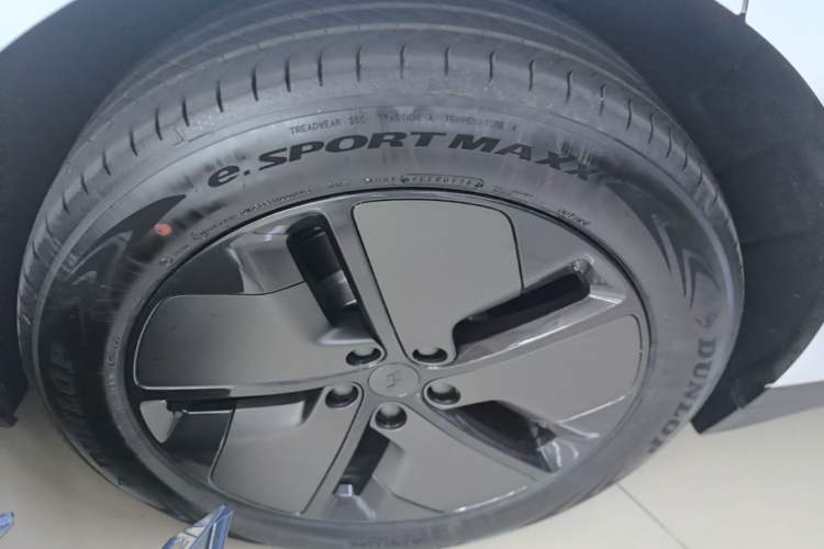 Used Li Auto i6 2025 Model Two-Wheel-Drive Standard Type Exterior 5