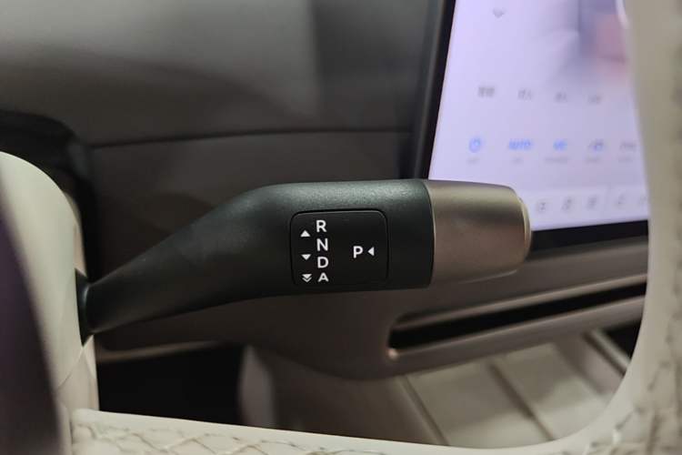Used Li Auto i6 2025 Model Two-Wheel-Drive Standard Type Gear Lever