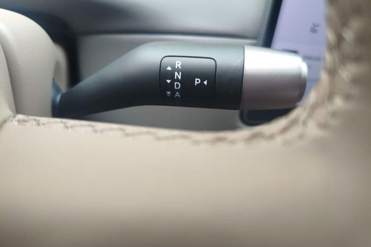 Used Li Auto i6 2025 Model Two-Wheel-Drive Standard Type Gear Lever