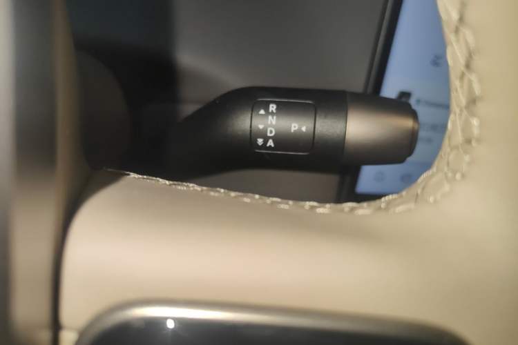 Used Li Auto i6 2025 Model Two-Wheel-Drive Standard Type Gear Lever