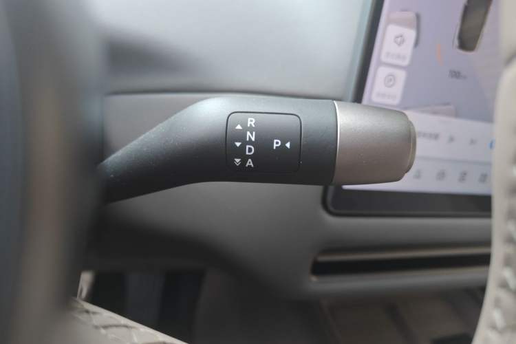 Used Li Auto i6 2025 Model Two-Wheel-Drive Standard Type Gear Lever