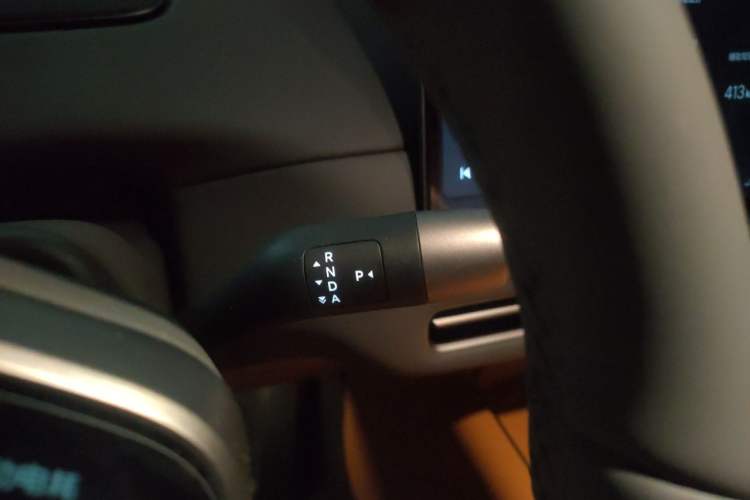 Used Li Auto i6 2025 Model Two-Wheel-Drive Standard Type Gear Lever