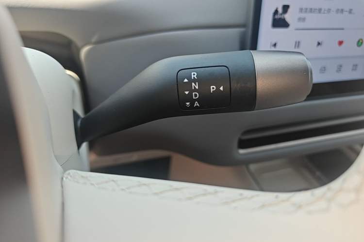 Used Li Auto i6 2025 Model Two-Wheel-Drive Standard Type Gear Lever