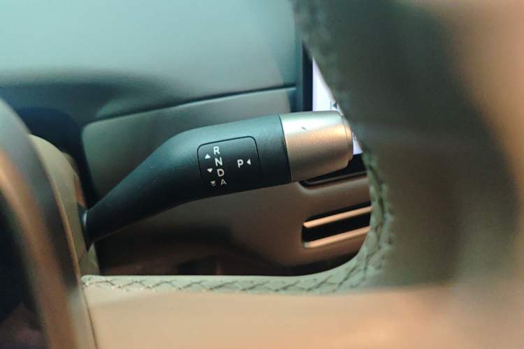 Used Li Auto i6 2025 Model Four-Wheel-Drive Standard Type Gear Lever
