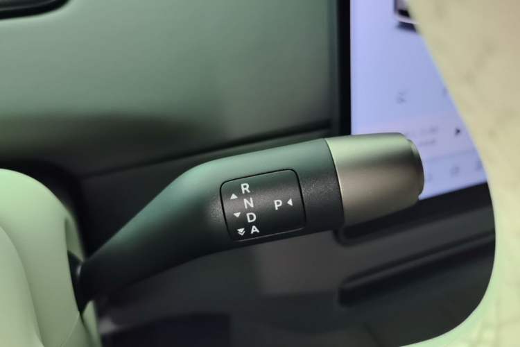 Used Li Auto i6 2025 Model Two-Wheel-Drive Standard Type Gear Lever