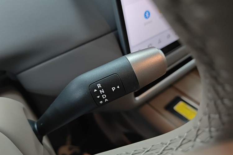 Used Li Auto i6 2025 Model Two-Wheel-Drive Standard Type Gear Lever