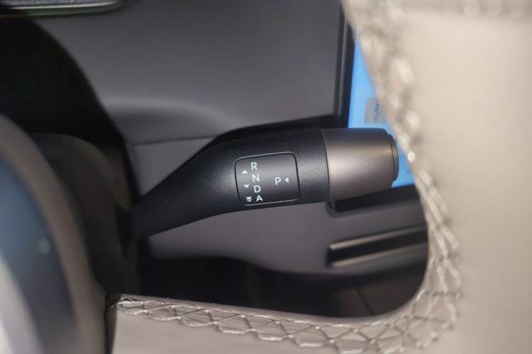 Used Li Auto i6 2025 Model Four-Wheel-Drive Standard Type Gear Lever