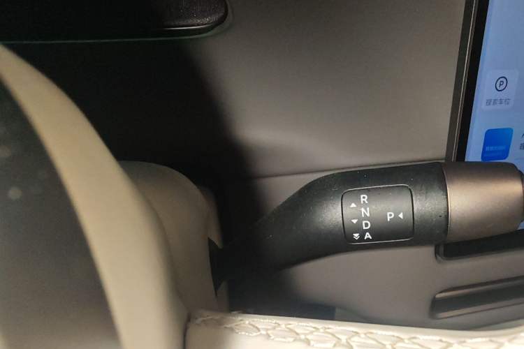 Used Li Auto i6 2025 Model Four-Wheel-Drive Standard Type Gear Lever