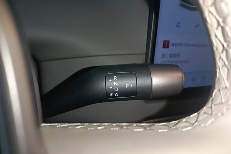 Used Li Auto i6 2025 Model Two-Wheel-Drive Standard Type Gear Lever