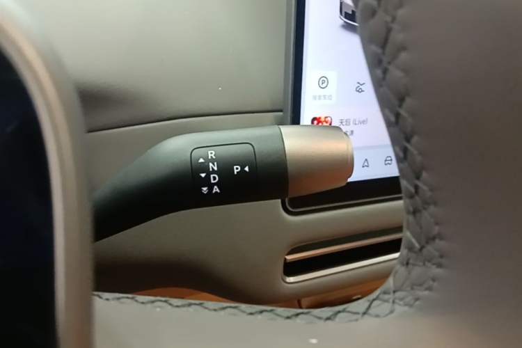 Used Li Auto i6 2025 Model Two-Wheel-Drive Standard Type Gear Lever
