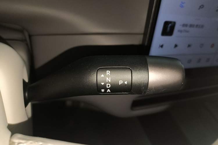 Used Li Auto i6 2025 Model Two-Wheel-Drive Standard Type Gear Lever
