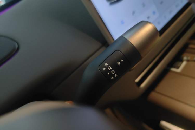 Used Li Auto i6 2025 Model Two-Wheel-Drive Standard Type Gear Lever