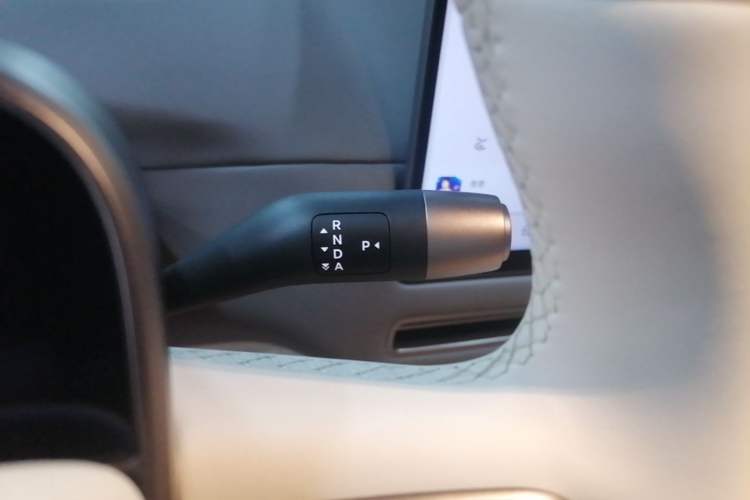 Used Li Auto i6 2025 Model Four-Wheel-Drive Standard Type Gear Lever
