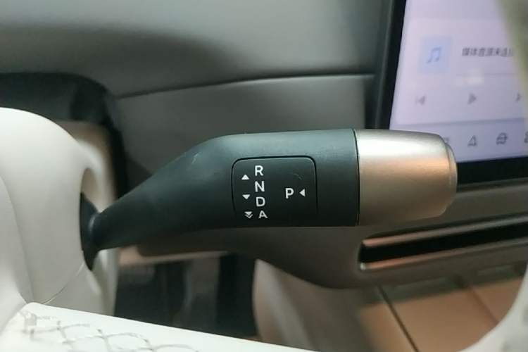 Used Li Auto i6 2025 Model Two-Wheel-Drive Standard Type Gear Lever
