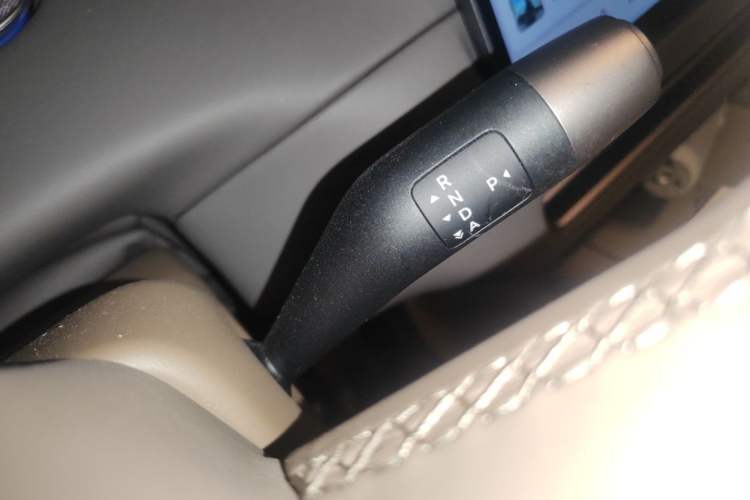 Used Li Auto i6 2025 Model Two-Wheel-Drive Standard Type Gear Lever