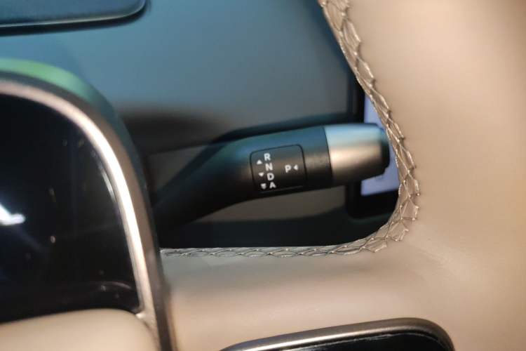 Used Li Auto i6 2025 Model Two-Wheel-Drive Standard Type Gear Lever