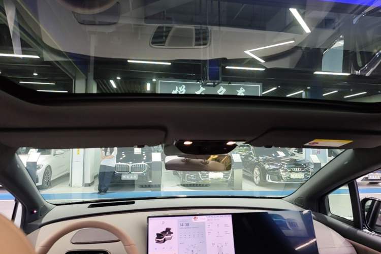 Used Li Auto i6 2025 Model Two-Wheel-Drive Standard Type Headliner