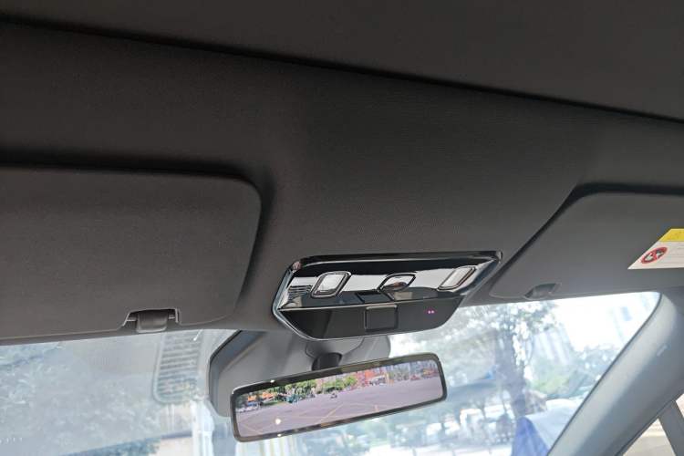 Used Li Auto i6 2025 Model Two-Wheel-Drive Standard Type Headliner