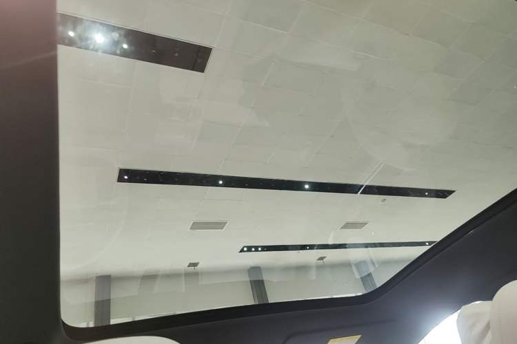 Used Li Auto i6 2025 Model Two-Wheel-Drive Standard Type Headliner