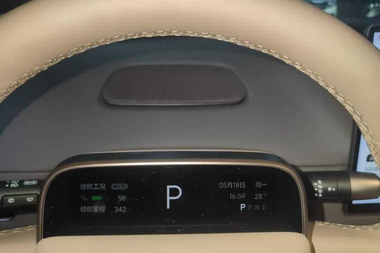 Used Li Auto i6 2025 Model Two-Wheel-Drive Standard Type Instrument Cluster