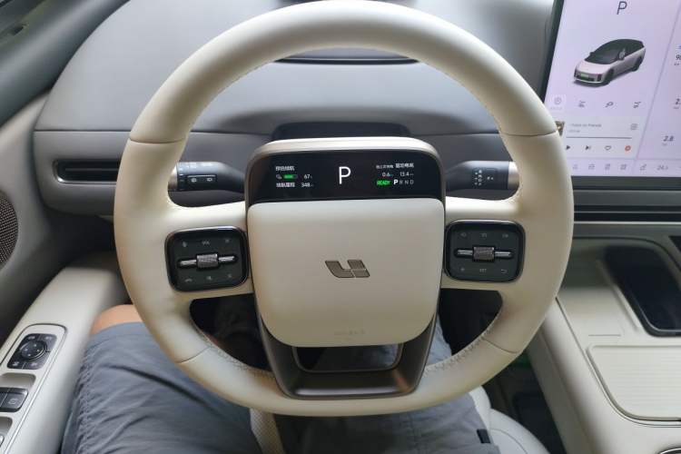 Used Li Auto i6 2025 Model Two-Wheel-Drive Standard Type Instrument Cluster