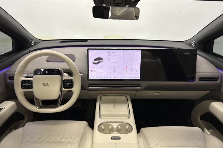 Used Li Auto i6 2025 Model Four-Wheel-Drive Standard Type Interior 1