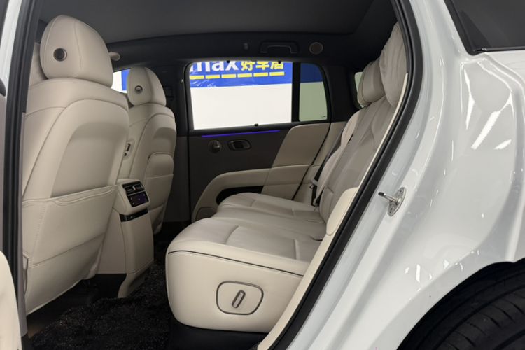 Used Li Auto i6 2025 Model Four-Wheel-Drive Standard Type Interior 2