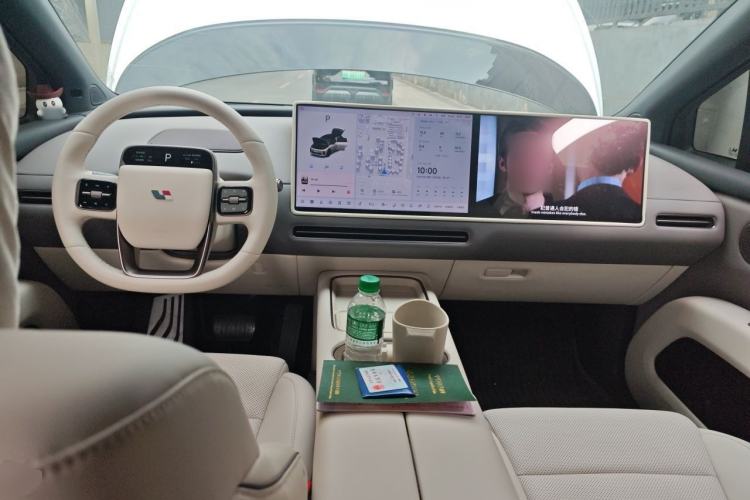 Used Li Auto i6 2025 Model Two-Wheel-Drive Standard Type Interior 2