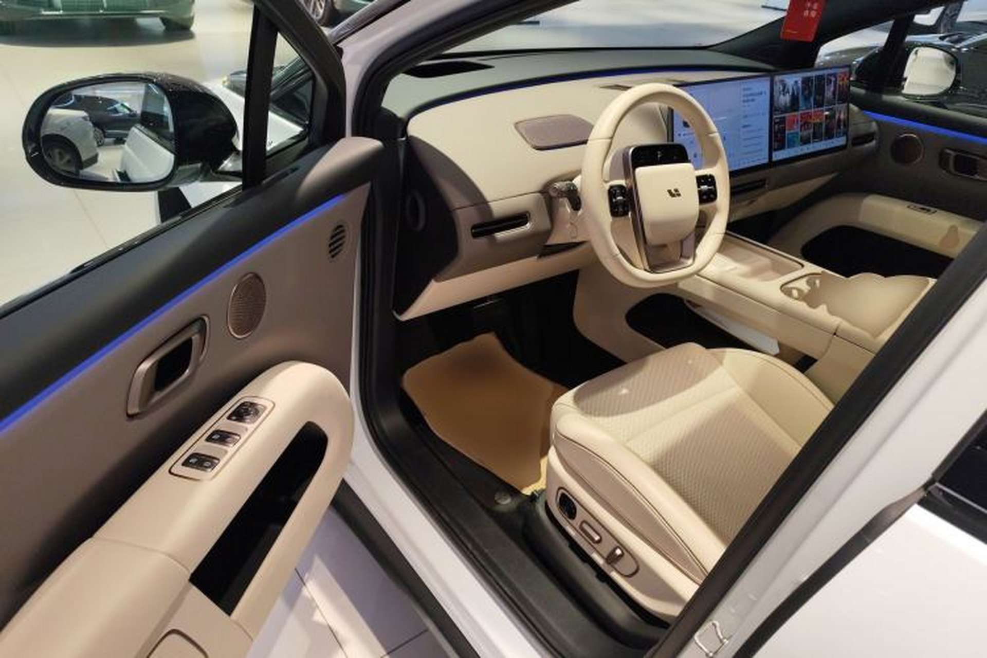 Used Li Auto i6 2025 Model Four-Wheel-Drive Standard Type Interior 3