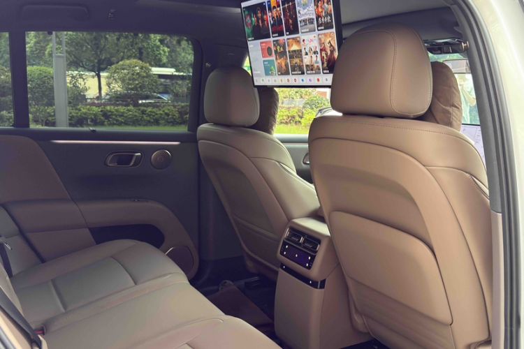 Used Li Auto i6 2025 Model Two-Wheel-Drive Standard Type Interior 3
