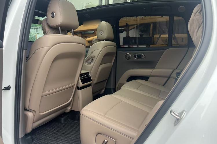Used Li Auto i6 2025 Model Four-Wheel-Drive Standard Type Interior 4