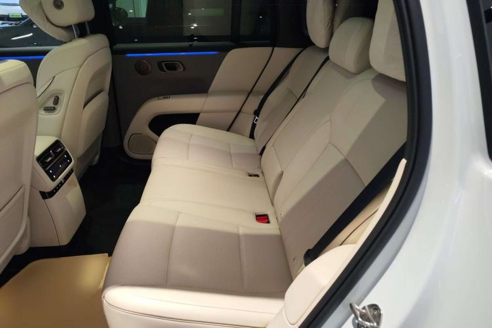 Used Li Auto i6 2025 Model Four-Wheel-Drive Standard Type Interior 4