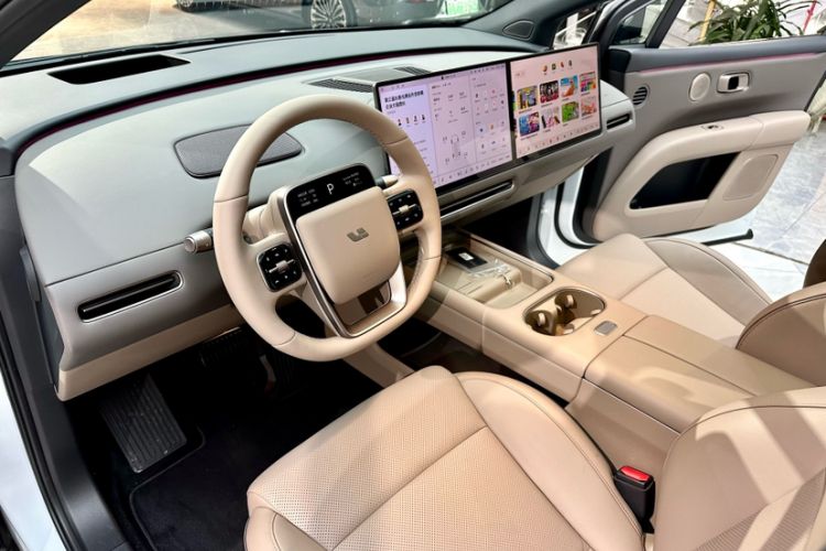 Used Li Auto i6 2025 Model Two-Wheel-Drive Standard Type Interior 5