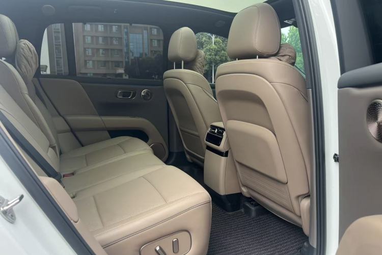 Used Li Auto i6 2025 Model Four-Wheel-Drive Standard Type Interior 6