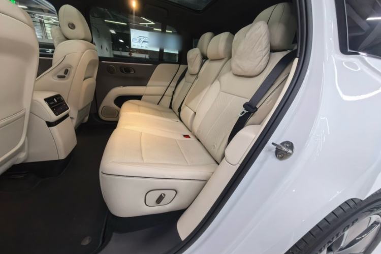 Used Li Auto i6 2025 Model Two-Wheel-Drive Standard Type Interior 7