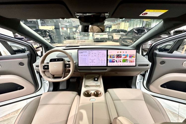 Used Li Auto i6 2025 Model Two-Wheel-Drive Standard Type Interior 7