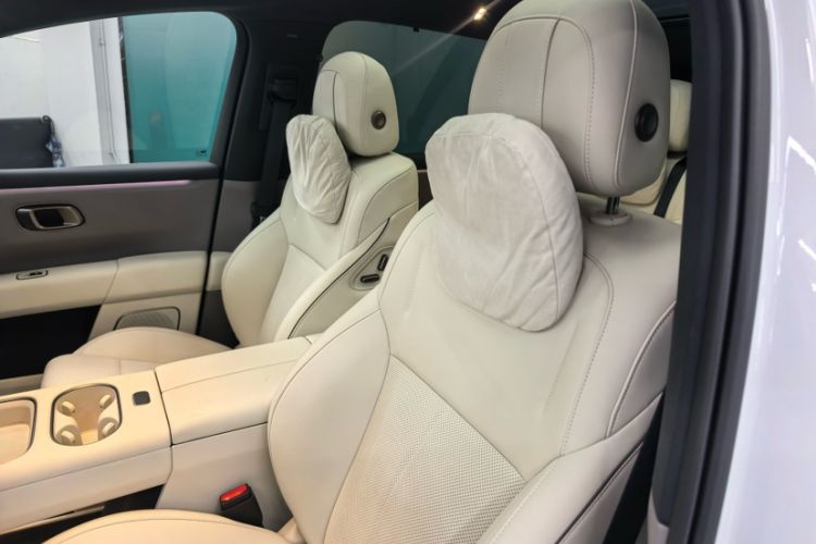 Used Li Auto i6 2025 Model Two-Wheel-Drive Standard Type Interior 8