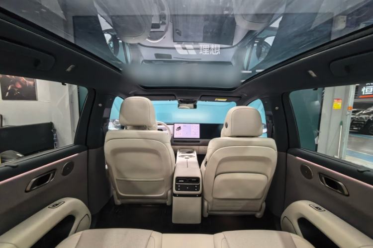 Used Li Auto i6 2025 Model Two-Wheel-Drive Standard Type Interior 9