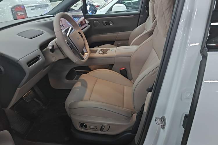 Used Li Auto i6 2025 Model Two-Wheel-Drive Standard Type Left Front Seat