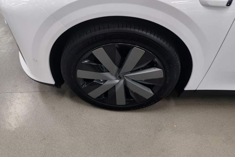 Used Li Auto i6 2025 Model Four-Wheel-Drive Standard Type Left Front Wheel Hub