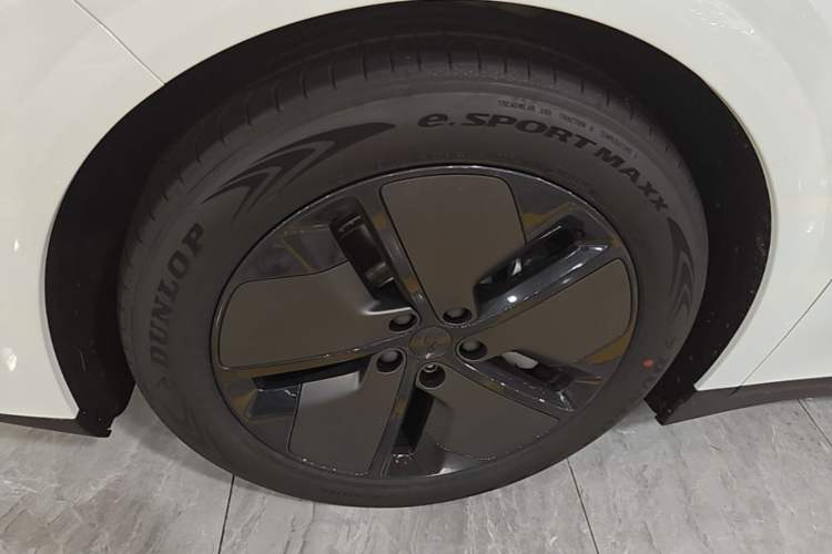 Used Li Auto i6 2025 Model Two-Wheel-Drive Standard Type Left Front Wheel Hub