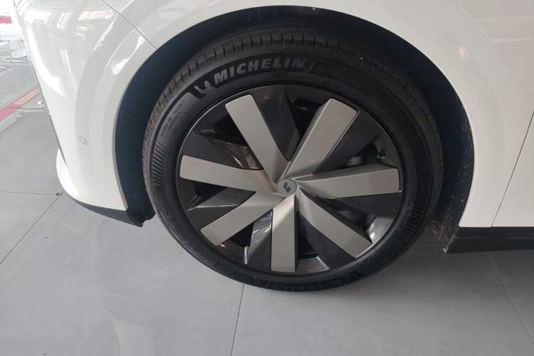 Used Li Auto i6 2025 Model Two-Wheel-Drive Standard Type Left Front Wheel Hub