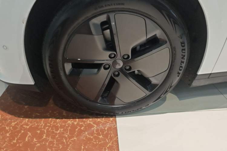 Used Li Auto i6 2025 Model Two-Wheel-Drive Standard Type Left Front Wheel Hub