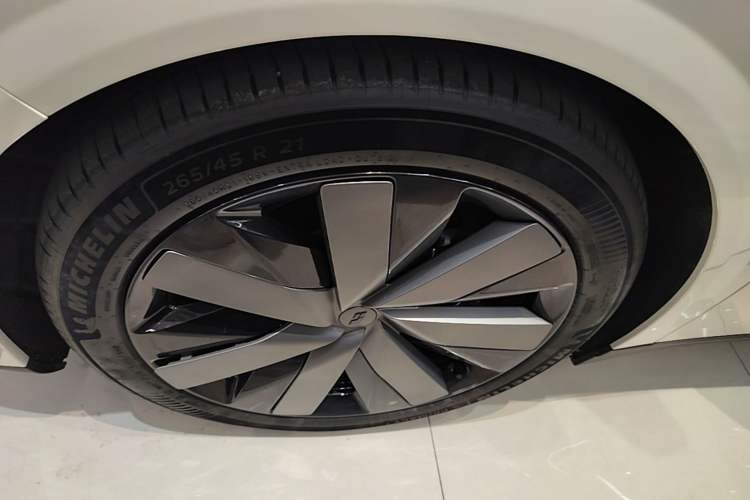 Used Li Auto i6 2025 Model Two-Wheel-Drive Standard Type Left Front Wheel Hub