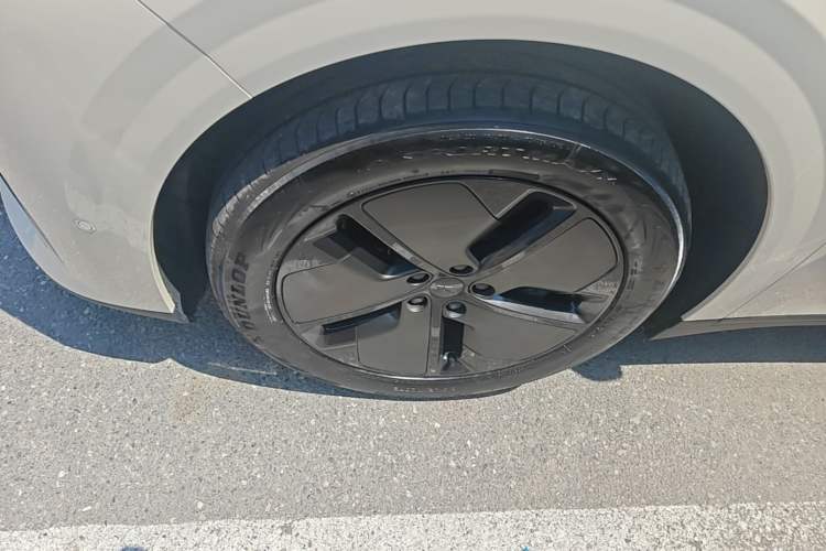 Used Li Auto i6 2025 Model Two-Wheel-Drive Standard Type Left Front Wheel Hub