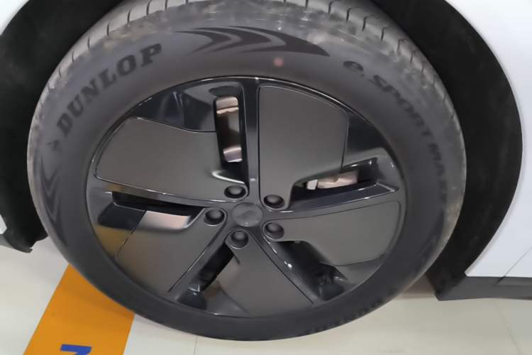 Used Li Auto i6 2025 Model Two-Wheel-Drive Standard Type Left Front Wheel Hub