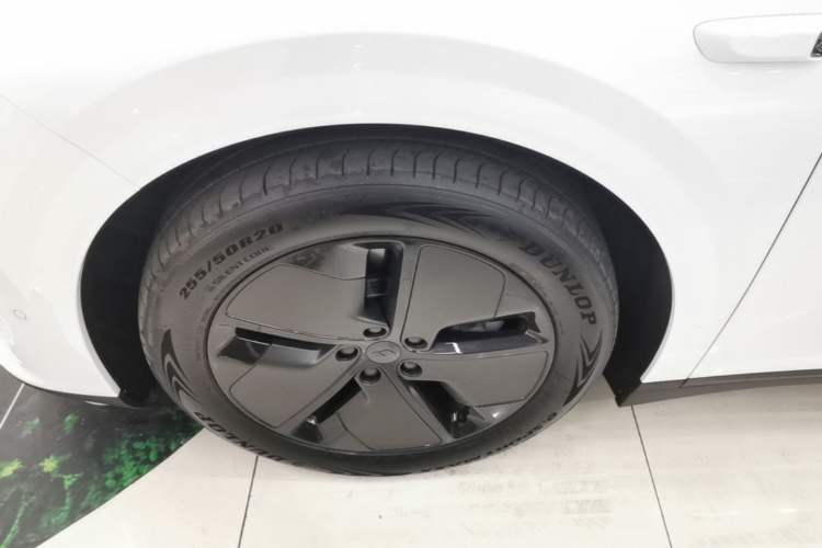 Used Li Auto i6 2025 Model Two-Wheel-Drive Standard Type Left Front Wheel Hub